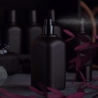 An illustration of an aromatic spray on a wooden table